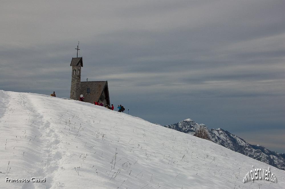 006 Il gruppetto in sosta alla Cappelletta.jpg